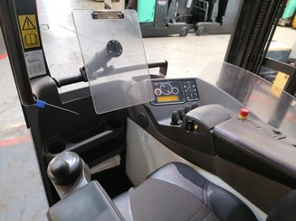 Carretilla retráctil UniCarriers COMPACT UND140 - 9