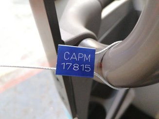 Carretilla retráctil UniCarriers COMPACT UND140 - 12
