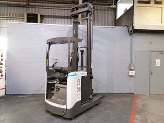 Carretilla retráctil UniCarriers COMPACT UND140 - 4