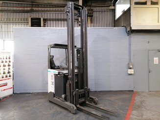 Carretilla retráctil UniCarriers COMPACT UND140 - 6