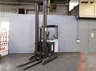 Carretilla retráctil UniCarriers COMPACT UND140 - 1