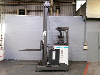 Carretilla retráctil UniCarriers COMPACT UND140 - 2