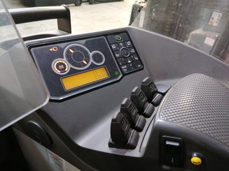 Carretilla retráctil UniCarriers COMPACT UND140 - 10