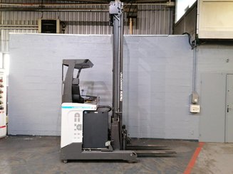 Carretilla retráctil UniCarriers COMPACT UND140 - 5