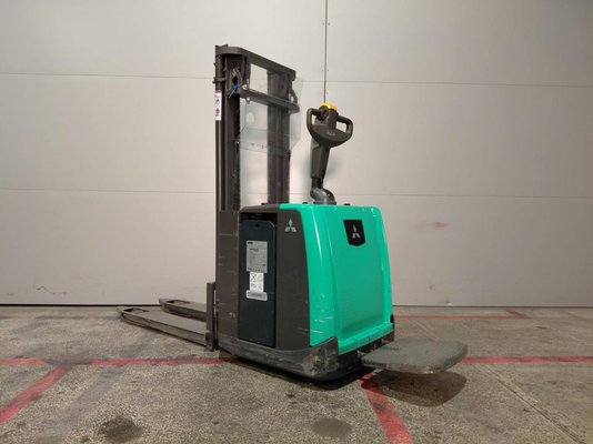 Apilador con plataforma Mitsubishi SBV12P - 1