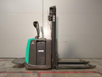 Apilador con plataforma Mitsubishi SBV12P - 5