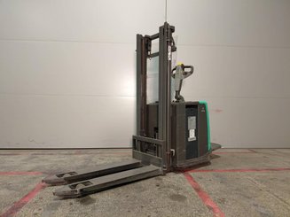 Apilador con plataforma Mitsubishi SBV12P - 1