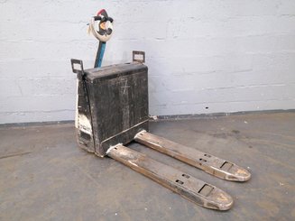 Transpaleta con conductor acompañante Crown WP2315 - 6