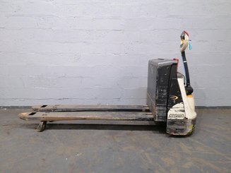 Transpaleta con conductor acompañante Crown WP3020 - 1
