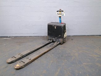 Transpaleta con conductor acompañante Crown WP3020 - 1