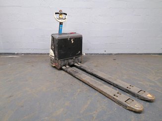 Transpaleta con conductor acompañante Crown WP3020 - 6