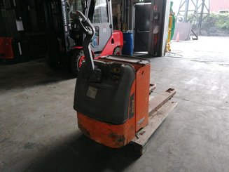 Transpaleta con conductor acompañante OMG 316KNM - 2