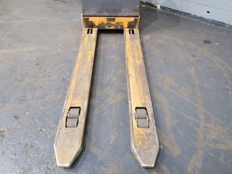 Transpaleta con conductor acompañante OMG 330K - 7