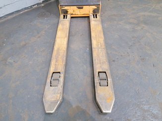 Transpaleta con conductor acompañante OMG 330K - 7