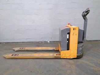 Transpaleta con conductor acompañante OMG 330K - 5