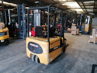 Carretilla contrapesada de 3 ruedas Caterpillar EP16 KT - 1