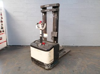 Apilador con conductor acompañante Crown WE2300 - 4