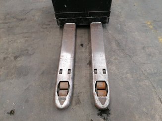 Transpaleta con plataforma Crown WT3040 - 4