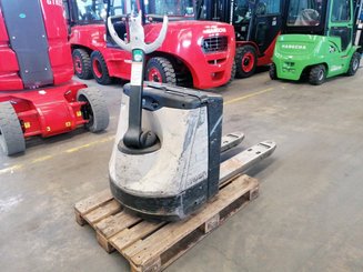 Transpaleta con conductor acompañante Crown WP3020-2.0 - 1