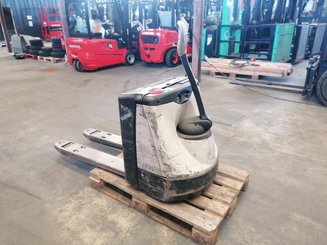 Transpaleta con conductor acompañante Crown WP3020-2.0 - 3