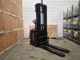 Apilador con plataforma Hangcha CDD16-AZ3S