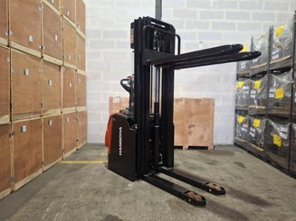 Apilador con plataforma Hangcha CDD16-AZ3S