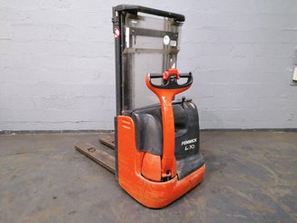 Apilador con conductor acompañante Fenwick L10 - 5