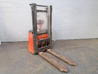 Apilador con conductor acompañante Fenwick L10 - 1