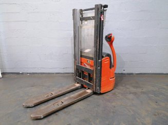 Apilador con conductor acompañante Fenwick L10 - 6