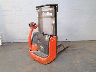 Apilador con conductor acompañante Fenwick L10 - 3