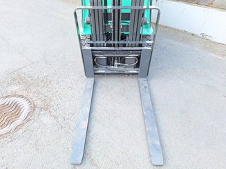 Carretilla contrapesada de 4 ruedas Mitsubishi FG15N