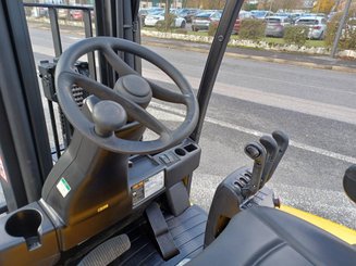 Carretilla contrapesada de 3 ruedas Yale ERP16VTMWB