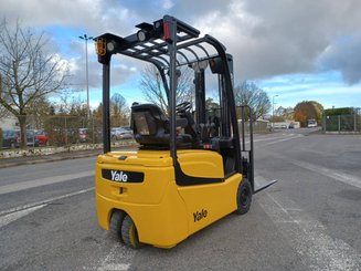Carretilla contrapesada de 3 ruedas Yale ERP16VTMWB