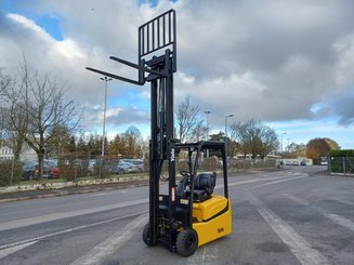 Carretilla contrapesada de 3 ruedas Yale ERP16VTMWB