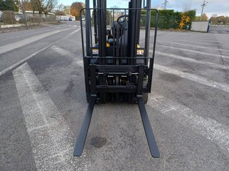 Carretilla contrapesada de 3 ruedas Yale ERP16VTMWB