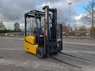 Carretilla contrapesada de 3 ruedas Yale ERP16VTMWB