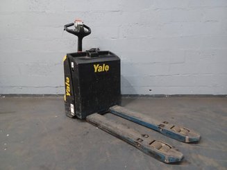 Transpaleta con conductor acompañante Yale MP20 AC