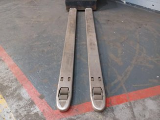 Transpaleta con plataforma Crown WT3040-20 - 7