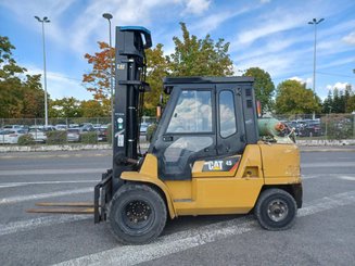 Carretilla contrapesada de 4 ruedas Caterpillar GP45K2