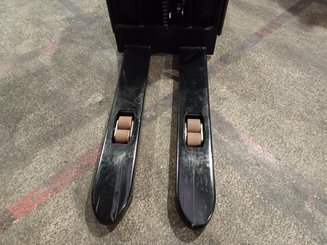 Apilador con conductor acompañante Hangcha CDD12-AEC2