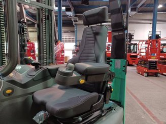Carretilla retráctil multidireccional Mitsubishi RBM25 N3