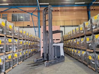 Carretilla retráctil UniCarriers UHD-200-DTFVXF-955