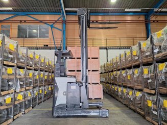 Carretilla retráctil UniCarriers UHD-200-DTFVXF-955