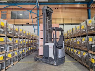 Carretilla retráctil UniCarriers UHD-200-DTFVXF-955