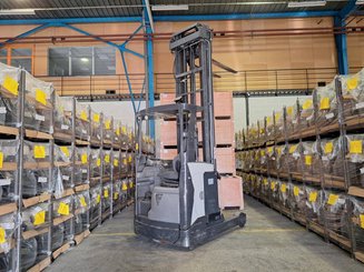 Carretilla retráctil UniCarriers UHD-200-DTFVXF-955