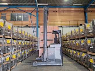 Carretilla retráctil UniCarriers UHD-200-DTFVXF-955