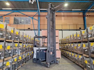 Carretilla retráctil UniCarriers UHD-200-DTFVXF-955