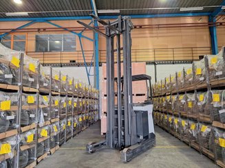 Carretilla retráctil UniCarriers UHD-200-DTFVXF-955