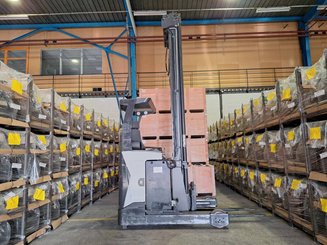 Carretilla retráctil UniCarriers UHD-200-DTFVXF-955