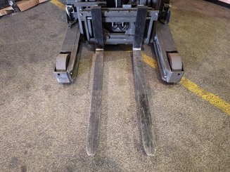 Carretilla retráctil UniCarriers UHD-200-DTFVXF-955